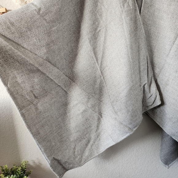 Barbour Tartan Open Front Poncho Cape Knit Woven Gray Winter Warm Minimalist OS - Picture 4 of 12